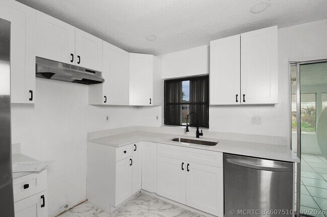 Foto del edificio - 325 NW Rebecca Ave