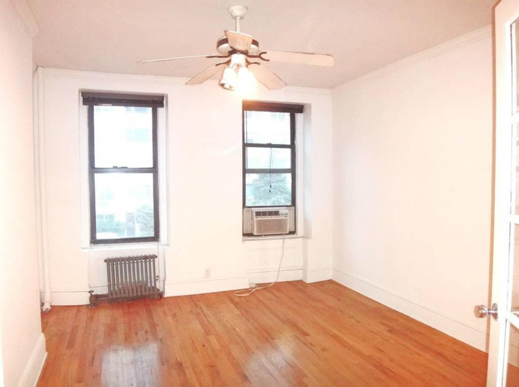 Primary Photo - 1601 York Ave