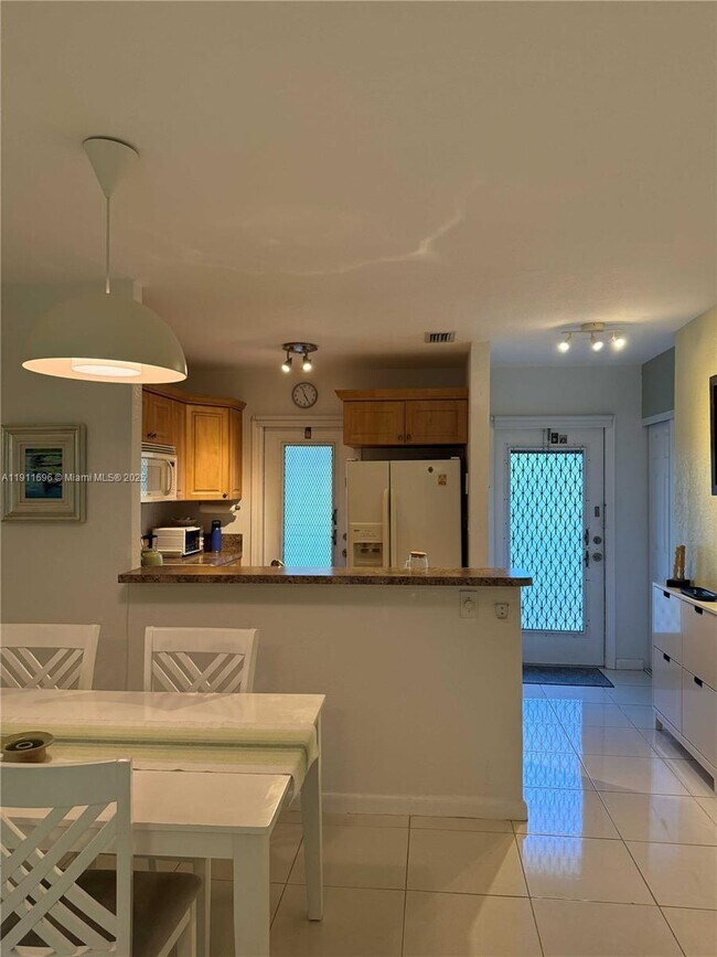 Building Photo - 5141 W Oakland Park Blvd