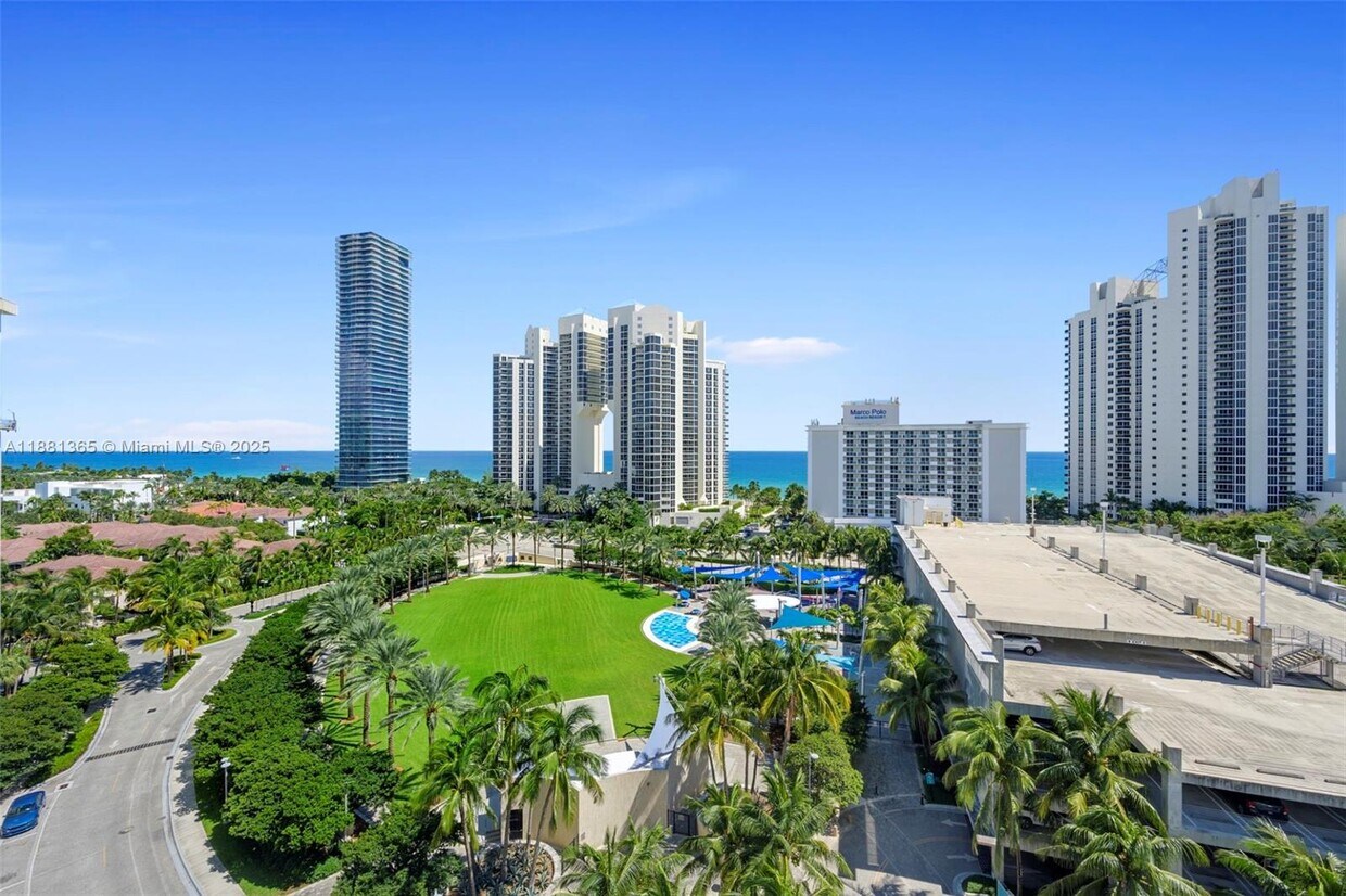 Foto principal - 19370 Collins Ave