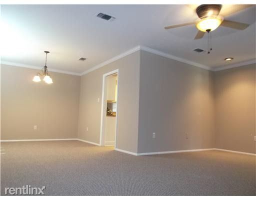 Building Photo - 4 br, 2.5 bath House - 2401 Palmer Dr