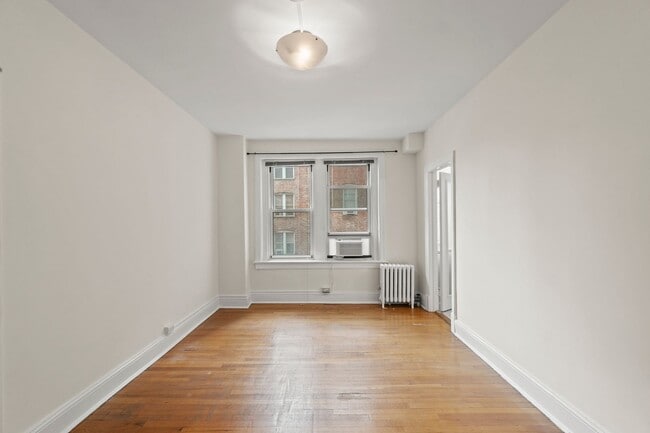 Building Photo - Adams Morgan Condo | Studio | 1 Bath | 380 Sf