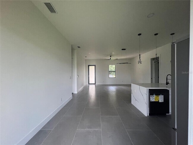 Foto del edificio - 21492 Dollard Ave