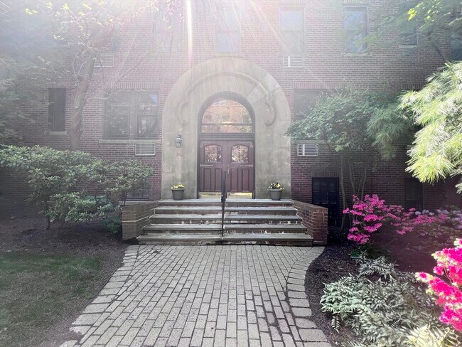 Building Photo - 313 Tappan Street Unit 2