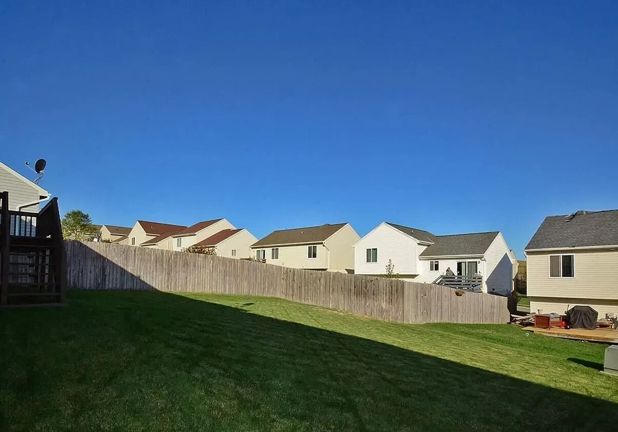 8810 Read St, Omaha, NE 68122 House for Rent in Omaha, NE