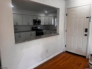 Building Photo - 81-83 Hawthorne Avenue Unit 3