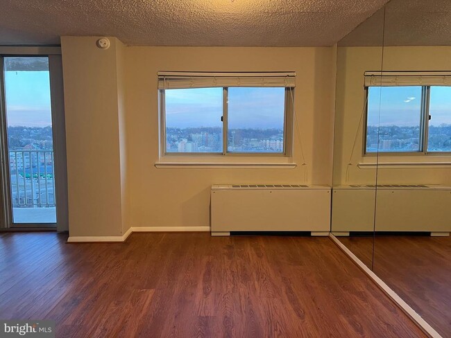 Building Photo - 1225 Martha Custis Dr