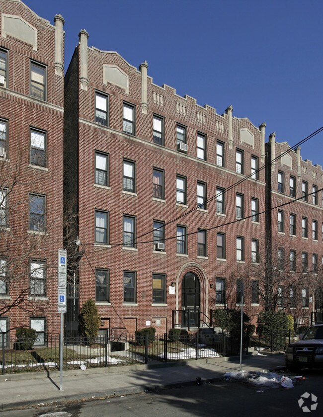 Primary Photo - 462-478 Bramhall Ave