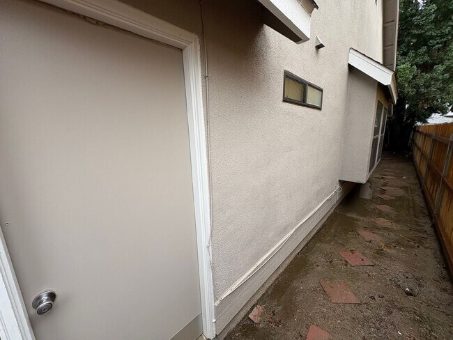 Foto del edificio - SW Visalia Home Available Now!