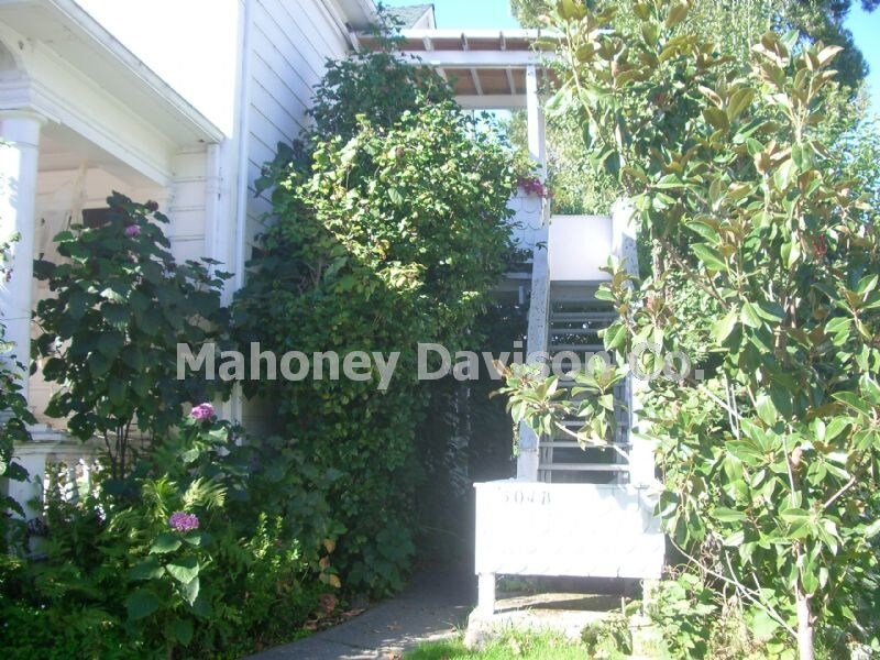 Building Photo - 504 D St