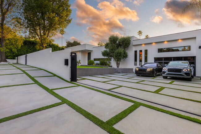 Building Photo - 20141 Wells Dr