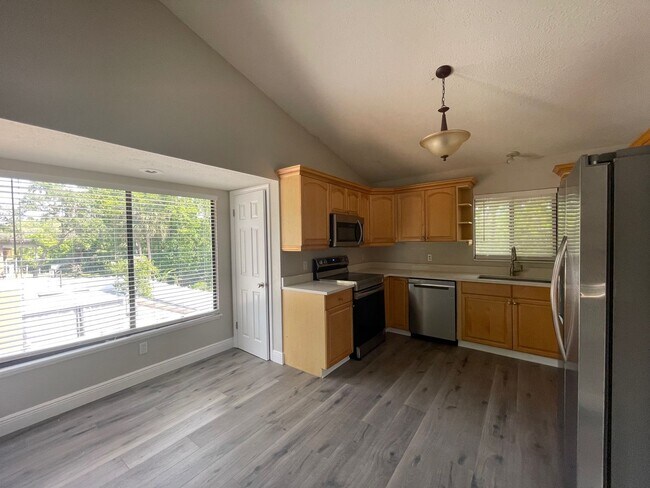 Foto del edificio - Amazing 4 BR 3 BA Altamonte home with Cons...