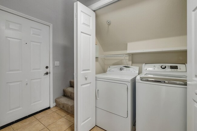 Building Photo - 2801 Chancellorsville Dr