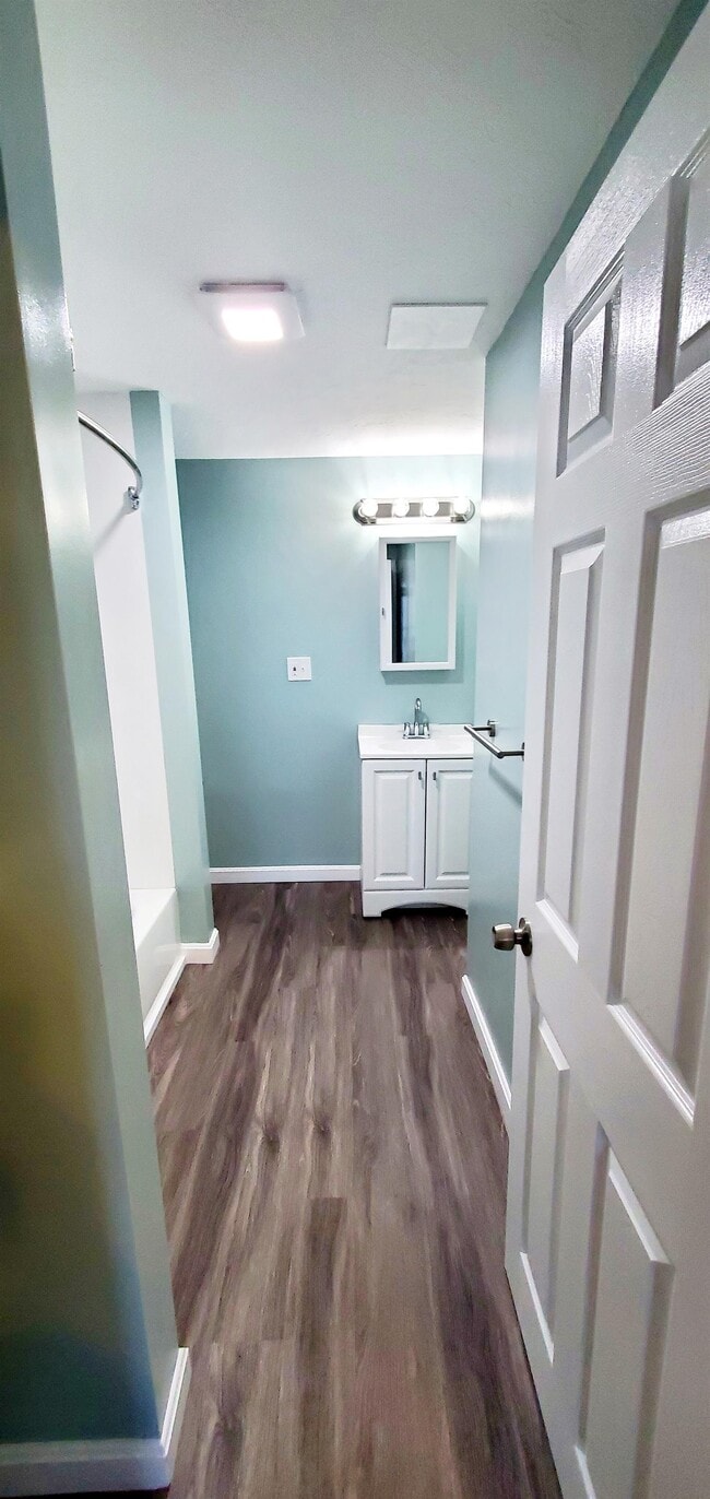 Building Photo - 949 Bedford St