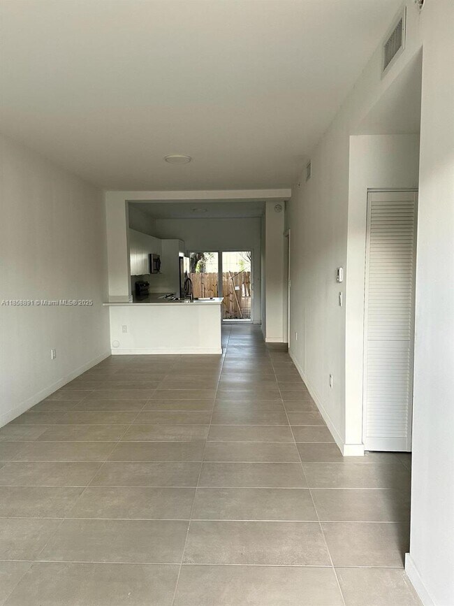 Foto del edificio - 541 SW 2nd Ct