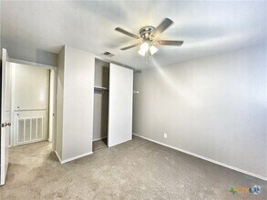 Building Photo - 13031 Feather Ridge Dr