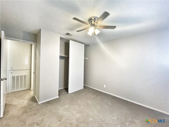 Foto del edificio - 13031 Feather Ridge Dr