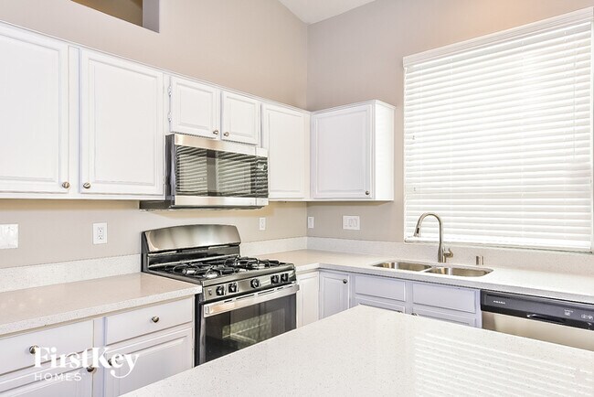 Foto del edificio - 8132 Chiltern Ave