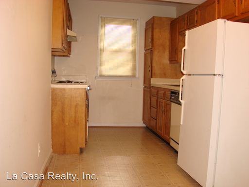 Building Photo - 300 Fox Chase