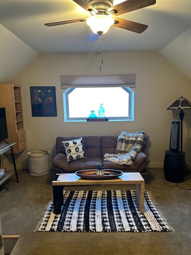 135 Hide Away Pl Unit A, Touchet, WA 99360 Apartments in Touchet