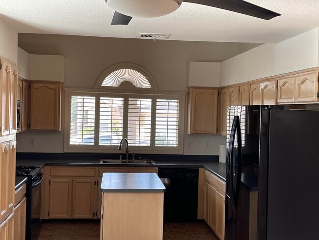 Foto del edificio - 1452 Sara Danielle Pl