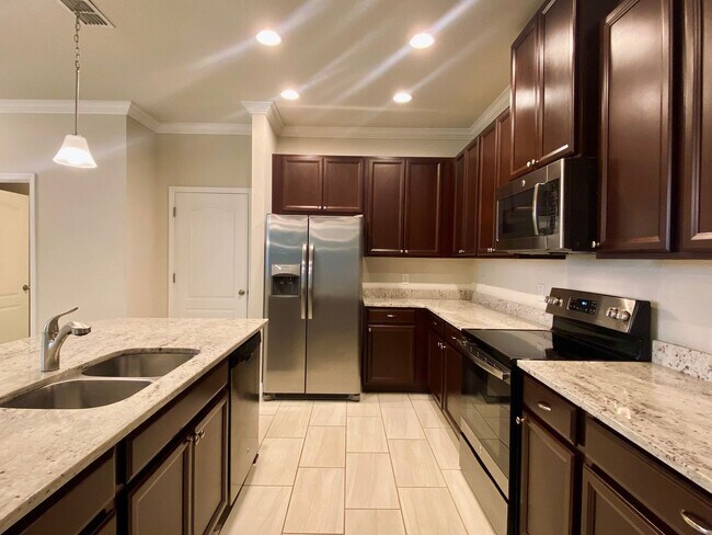 Foto del edificio - 3BD/2.5BA Aloma Pines Town Home in Winter ...
