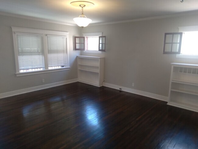 Foto del edificio - 1004 E 1st St