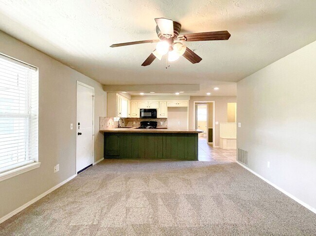 Foto del edificio - Back to School Move in Special~ $150 off y...