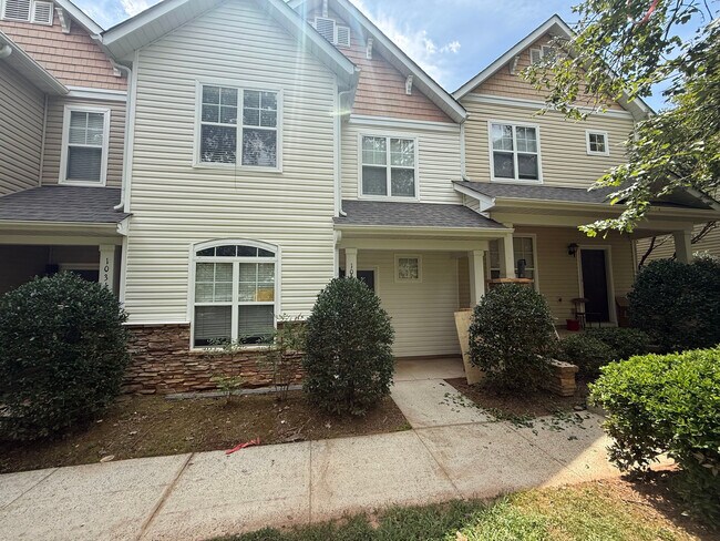 Foto del edificio - Room in Townhome on McGoogan Ln