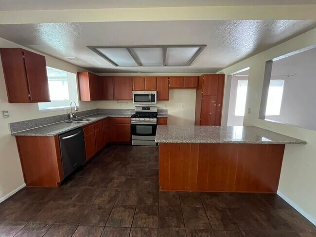 Building Photo - 43770 Santa Rosa Cir