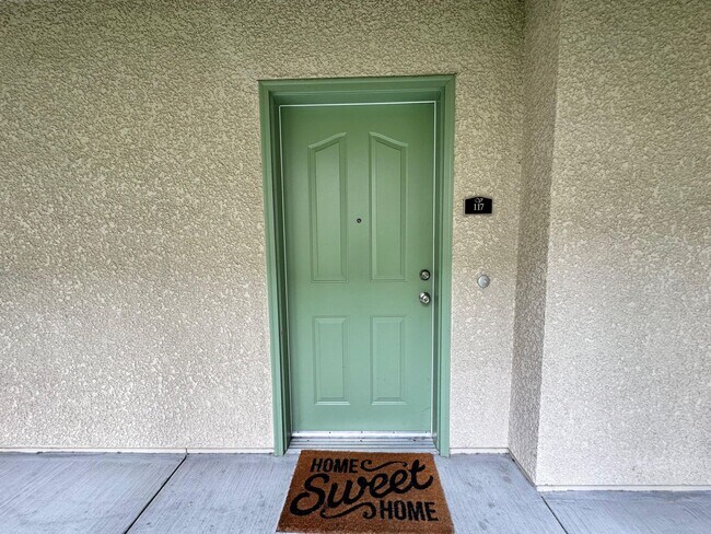 Building Photo - Introducing a gorgeous 1-bed, 1-bath condo...