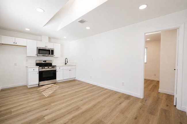 Building Photo - 5822 Virginia Pl
