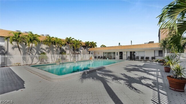 Building Photo - 1830 Maravilla Ave