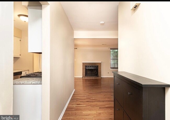 Building Photo - 8 Regent Ct