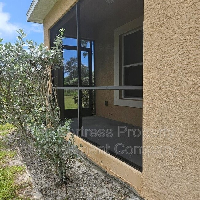 Building Photo - 19251 Tangerine Rd