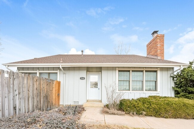 Photo - Spacious 4 Bed/2 Bath in Desirable Willow Creek. House