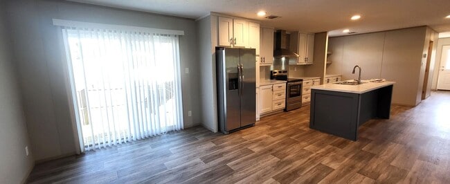 Building Photo - Nearly New Marietta Manufactured Home