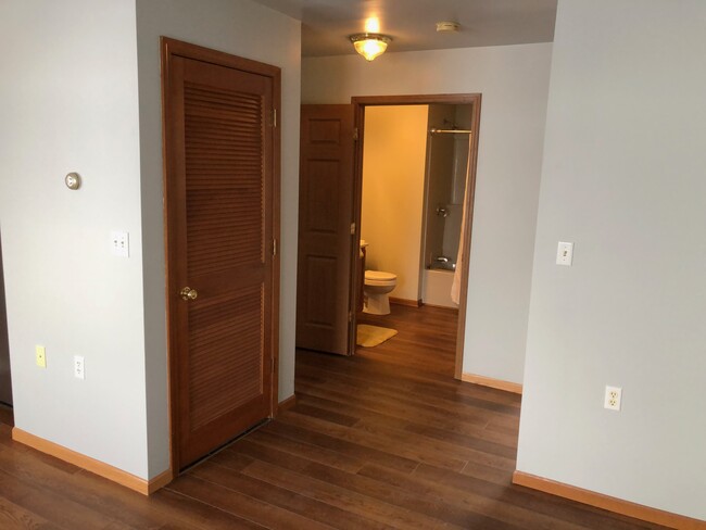 Hallway to bathroom/bedrooms - 4856 rokos ct