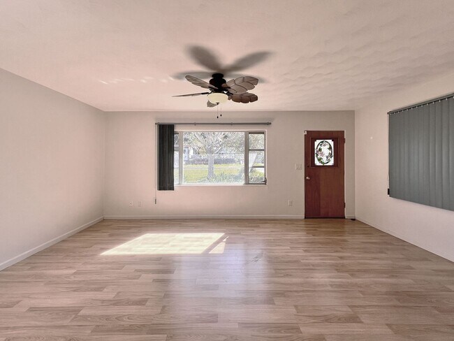 Foto del edificio - Two-Bedroom Pool Home in Winter Haven Clos...