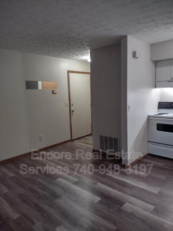 Building Photo - 1236 Green Valley Dr
