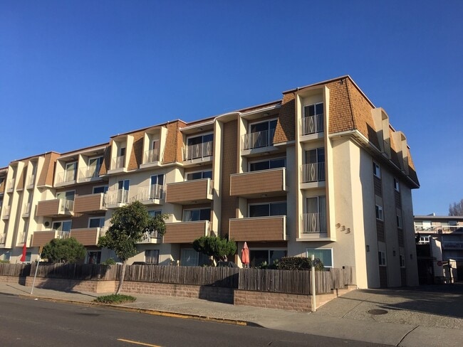 Foto del edificio - 933 Shore Line Dr