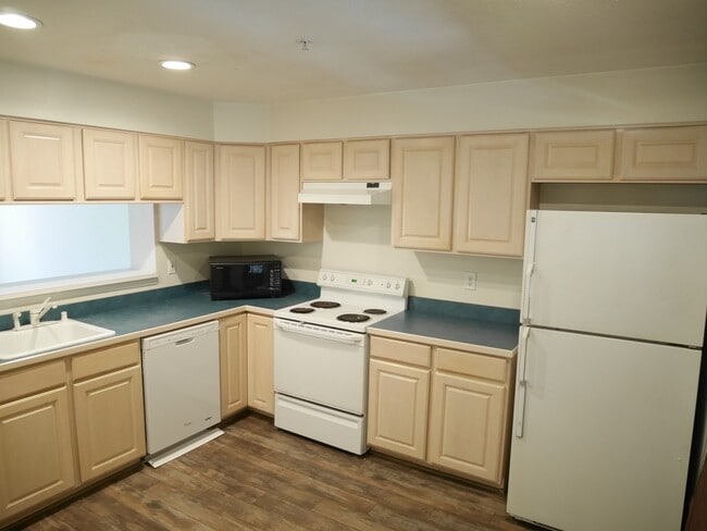 Photo - Spacious 2-Bedroom Townhome with Finished ...