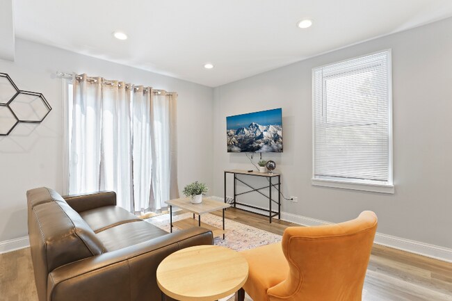 Foto del edificio - 2446 N 1st Ave