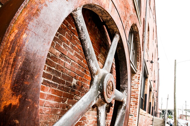 Building Photo - Smokehouse Lofts
