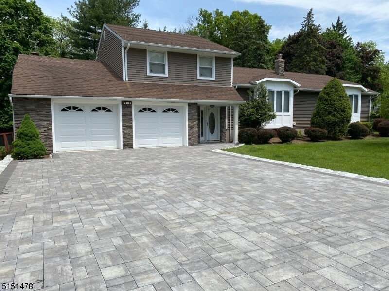 Primary Photo - 7 Douglas Dr