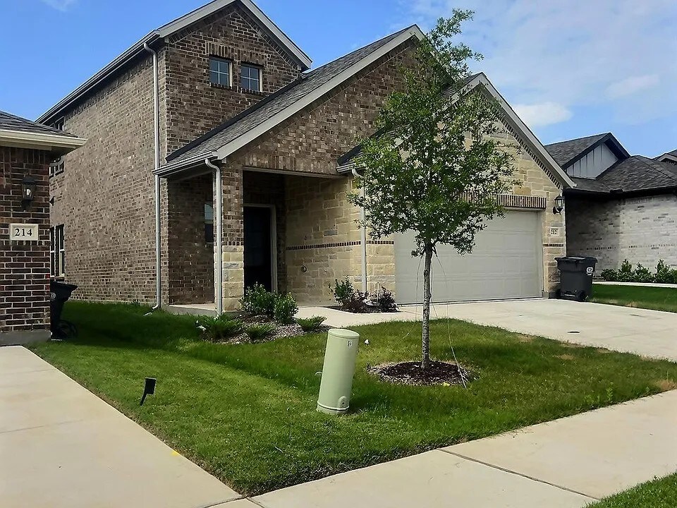 Foto principal - 212 Travine Dr