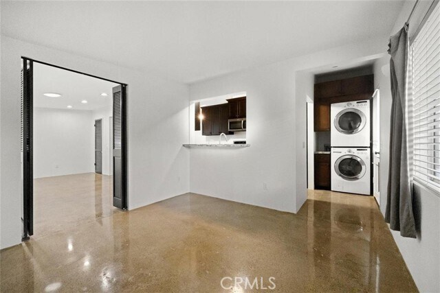 Building Photo - 364 Ravenscroft Dr
