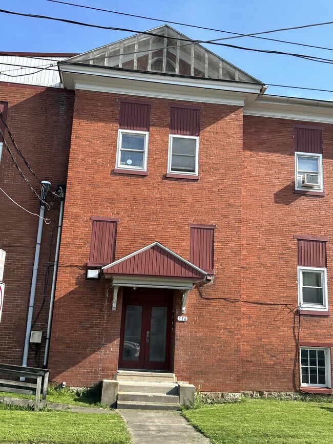516 W 4th St Unit 3, Lewistown, PA 17044 Apartments in Lewistown, PA