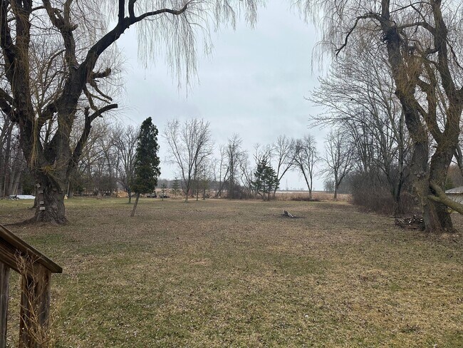 Foto del edificio - 962 Lakeview Dr