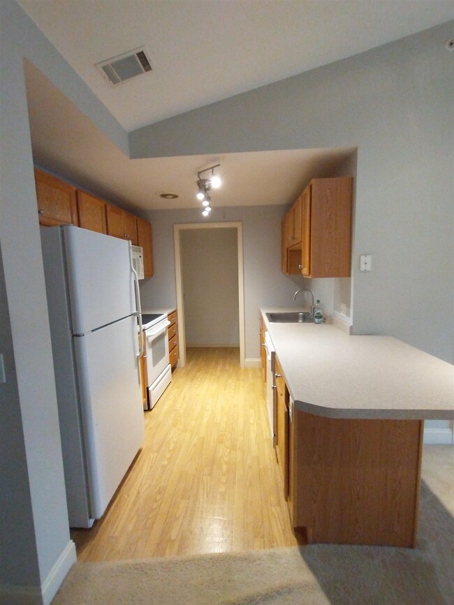 Building Photo - 2 Crestview Cir